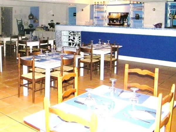Hotel Carina-Très Grande Piscine-Local à Vélo