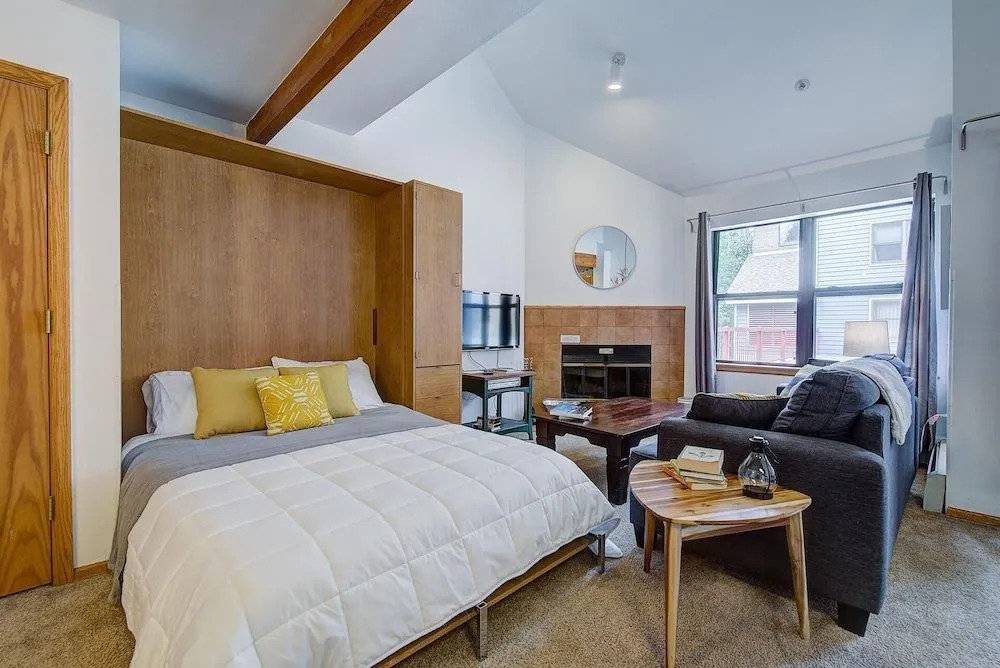 Ski-in Downtown Breckenridge Condo