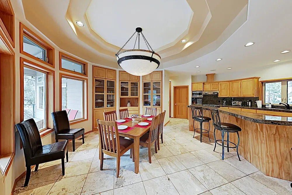 New Listing! Riverfront At River Glen W/ Hot Tub 3 Bedroom Home