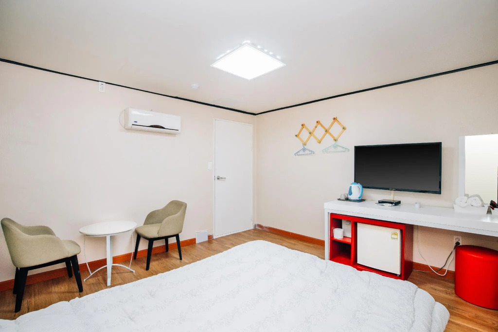 The Oakra Hotel