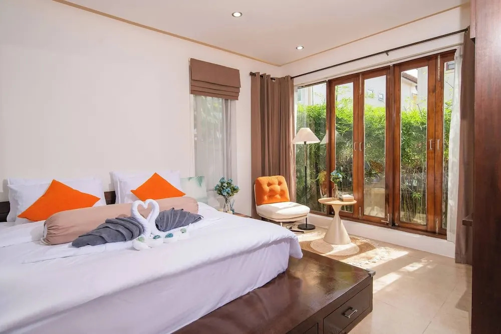 Spacious Private 4 BR Villa With a Working Office