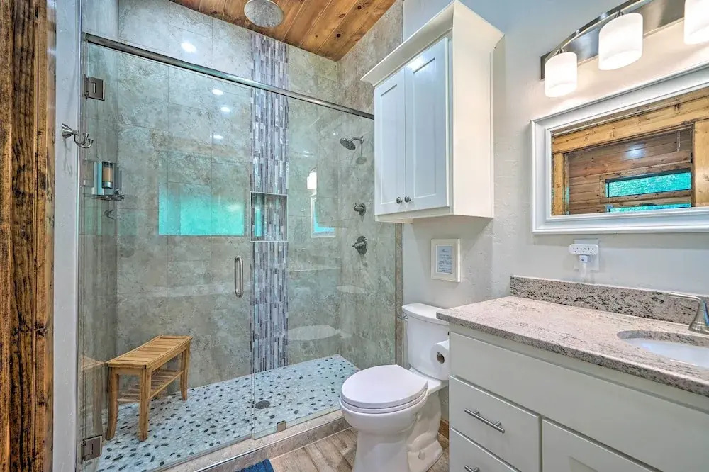 Furnished Deck, Hot Tub! Family Gem in Broken Bow
