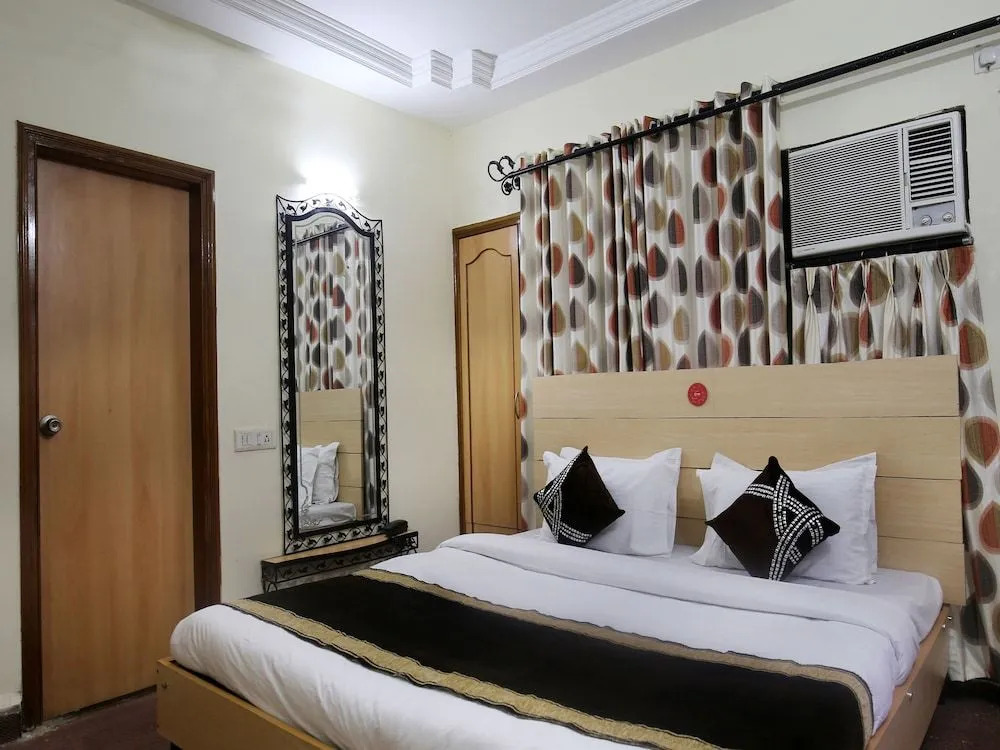 OYO 10416 Hotel Arts Executive