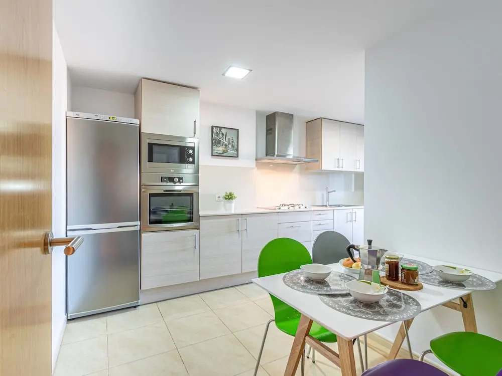 Apartment With 3 Bedrooms, sea Views and Pool