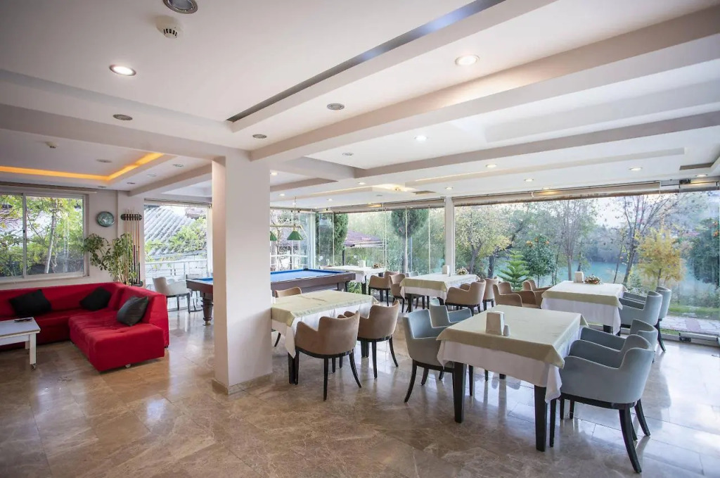 The Sansa Hotel & Spa