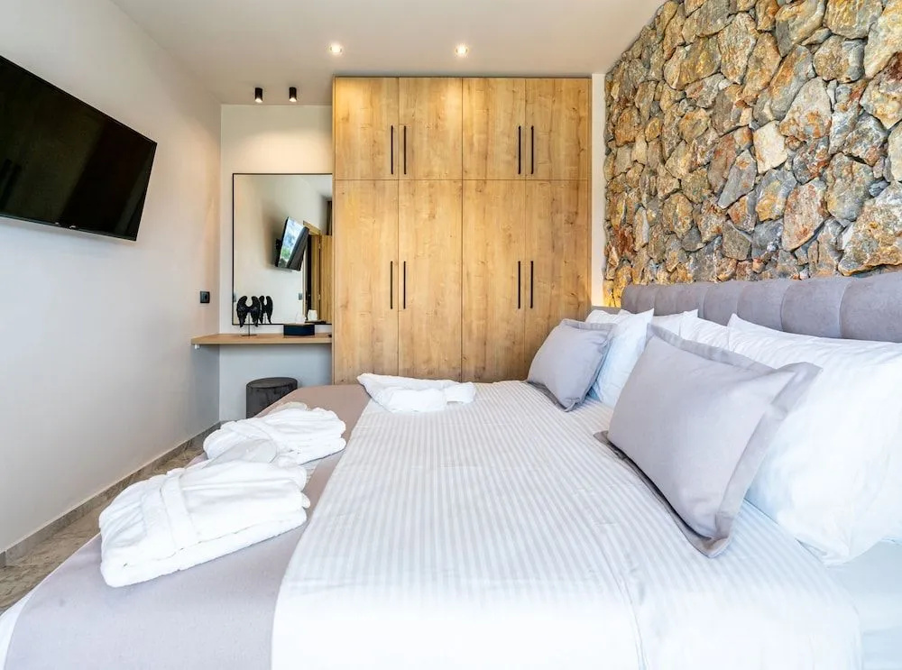 Pathos SeaSide Suites