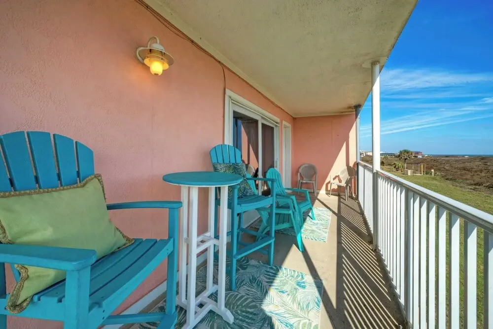 Sleeps 26 3 Island Retreat Condos w/ Beach Access, 2 Pools, Pickleball, Views