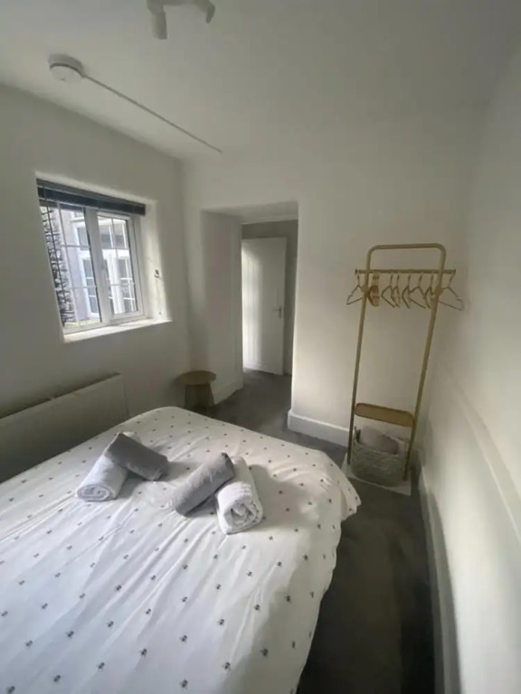 The Mews, With Free Private Parking, Windermere