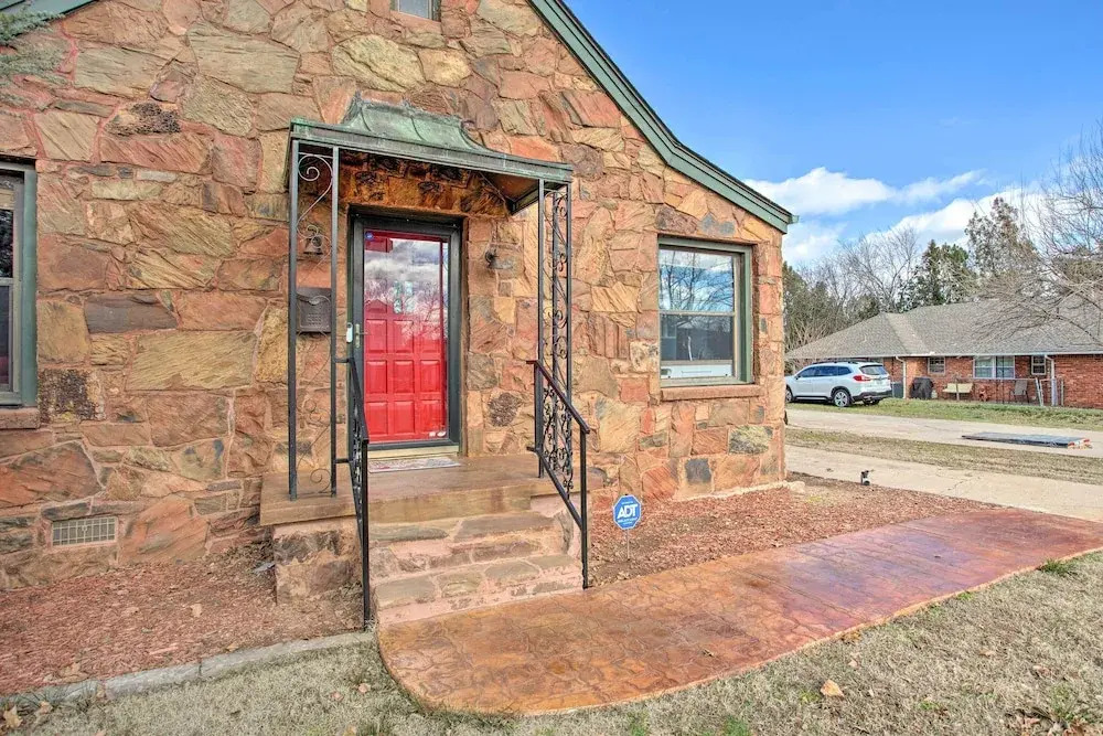 Pet-friendly OKC Home w/ Yard ~ 5 Mi to Dtwn!