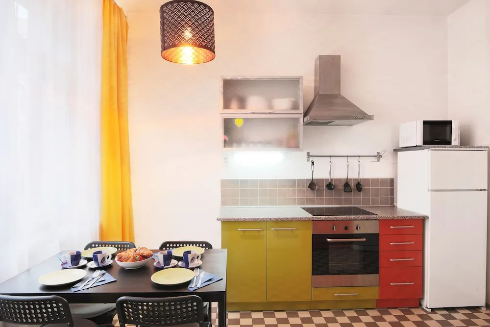 City Center Apartment for 7 people walking distance to Old Town by easyBNB