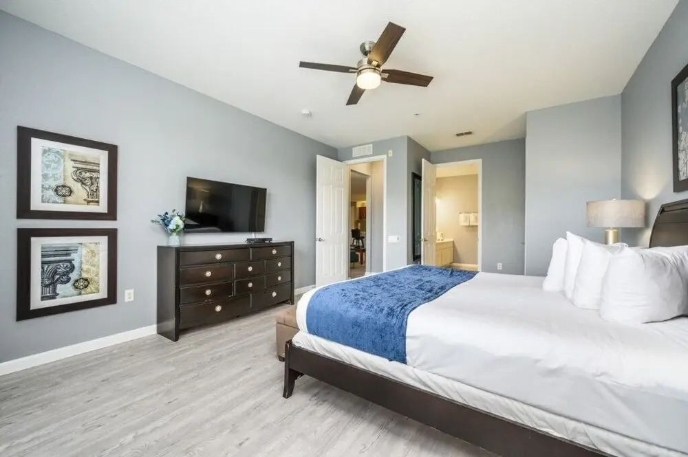 Newly Renovated Premium Condo, Vista Cay - 2002