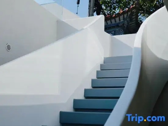 Yoyo Erting Sea-view Designer Guesthouse (Erhai Ecological Corridor Branch)