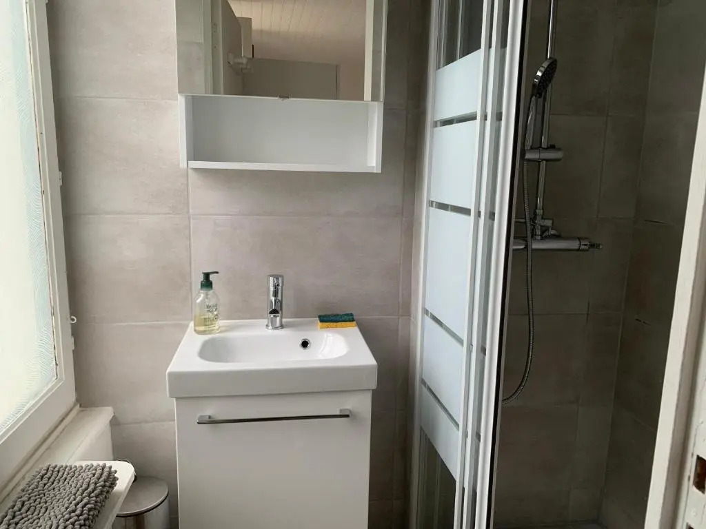 Appartement 4 personnes, 1 chambre, terrasse, Wifi, proche du centre