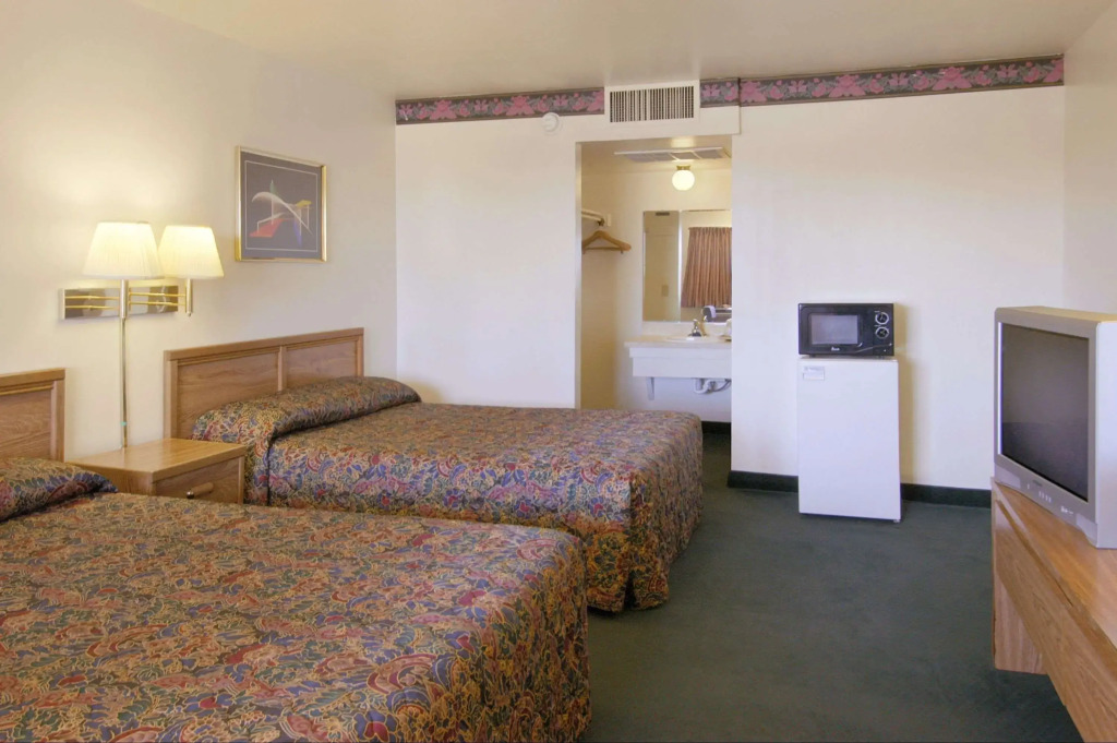 Super 8 By Wyndham Vernon