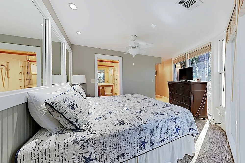 New Listing! Stunning Sea Pines Treetop Oasis 1 Bedroom Condo