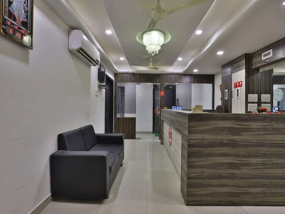 OYO 9591 Hotel Neel Kamal