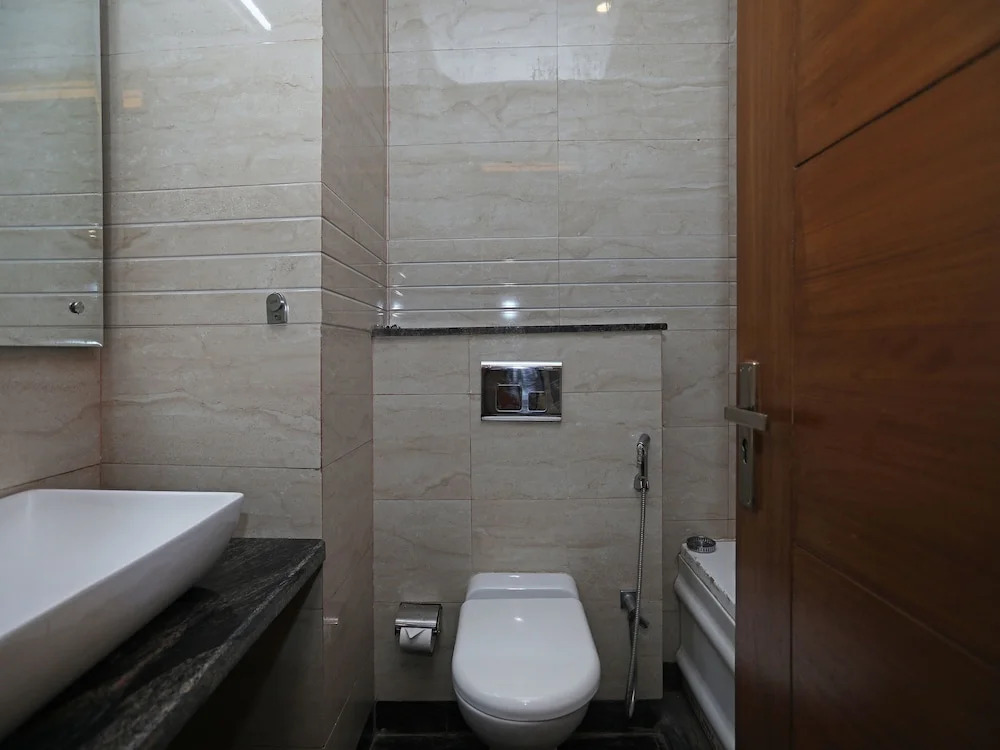 OYO 9532 Hotel Q-Cent