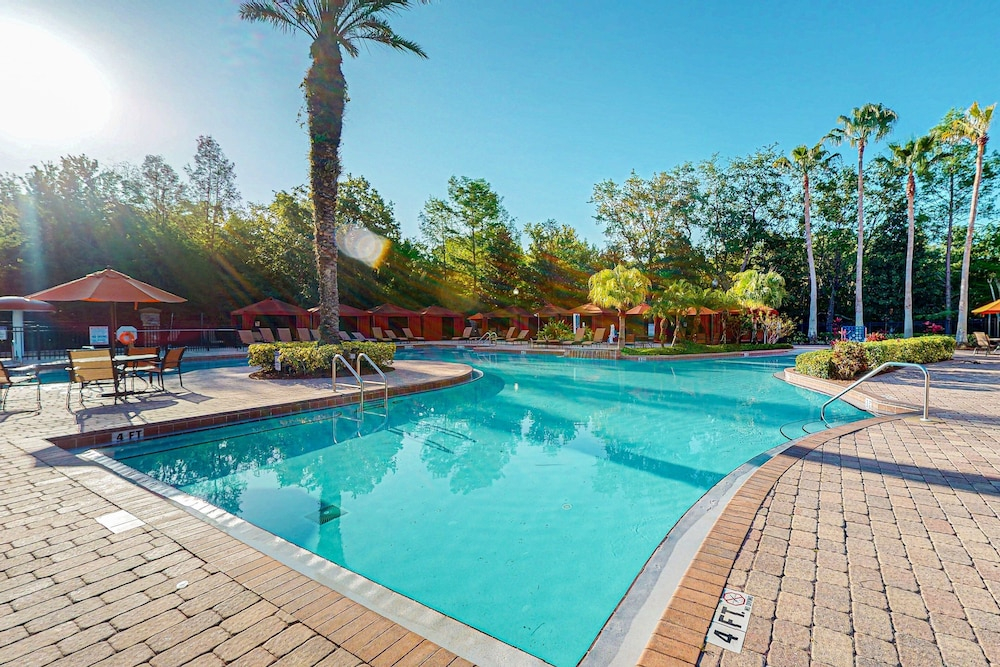 Fantastic Lake-view Condo With Pool, hot Tub, Balcony, AC & Kitchen -near Disney