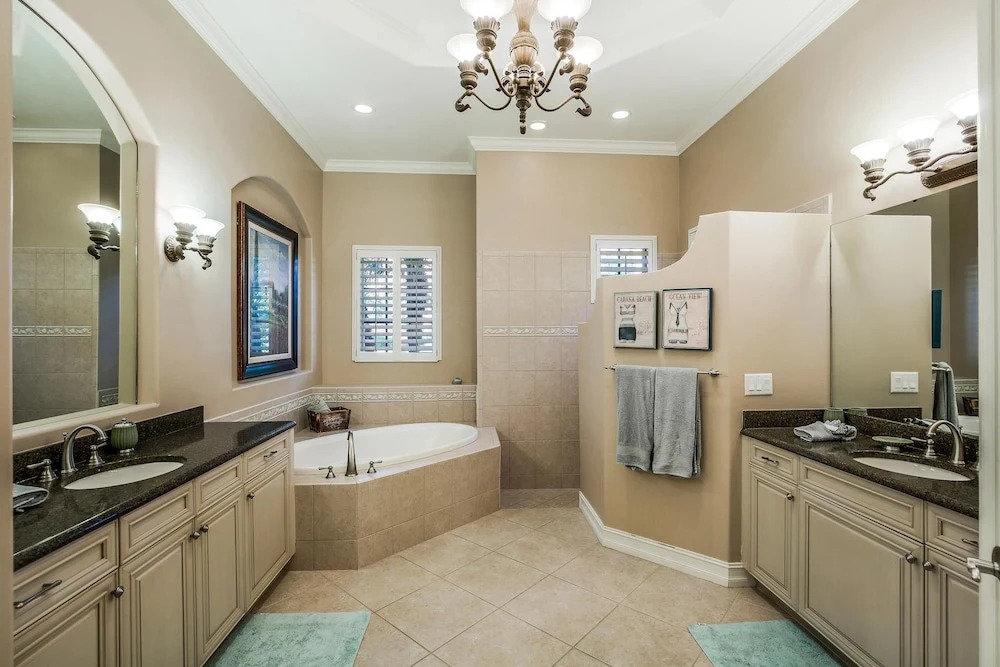 MAJ8978 4 Bedroom Holiday Home by Marco Naples Vacation Homes