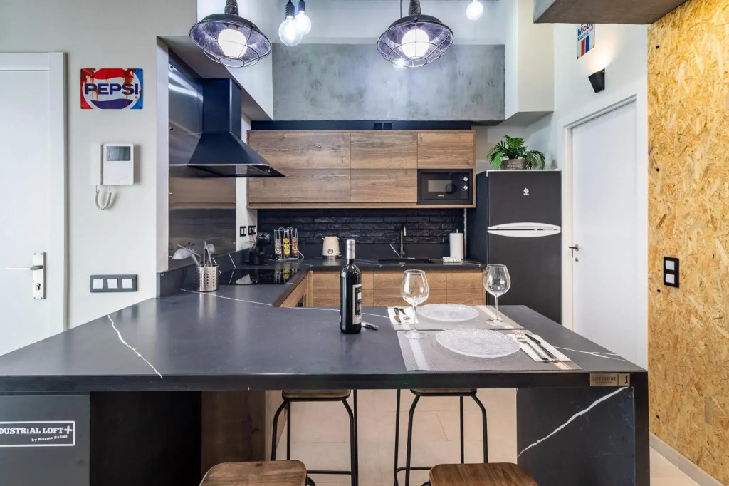 Flatguest Industrial Loft by Marina Suites - SCOOTERS - WIFI