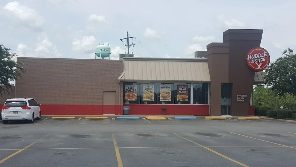 Super 8 Pelham