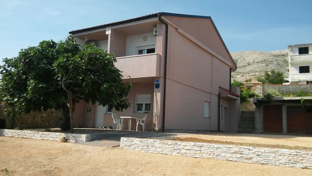 Apartments Huška