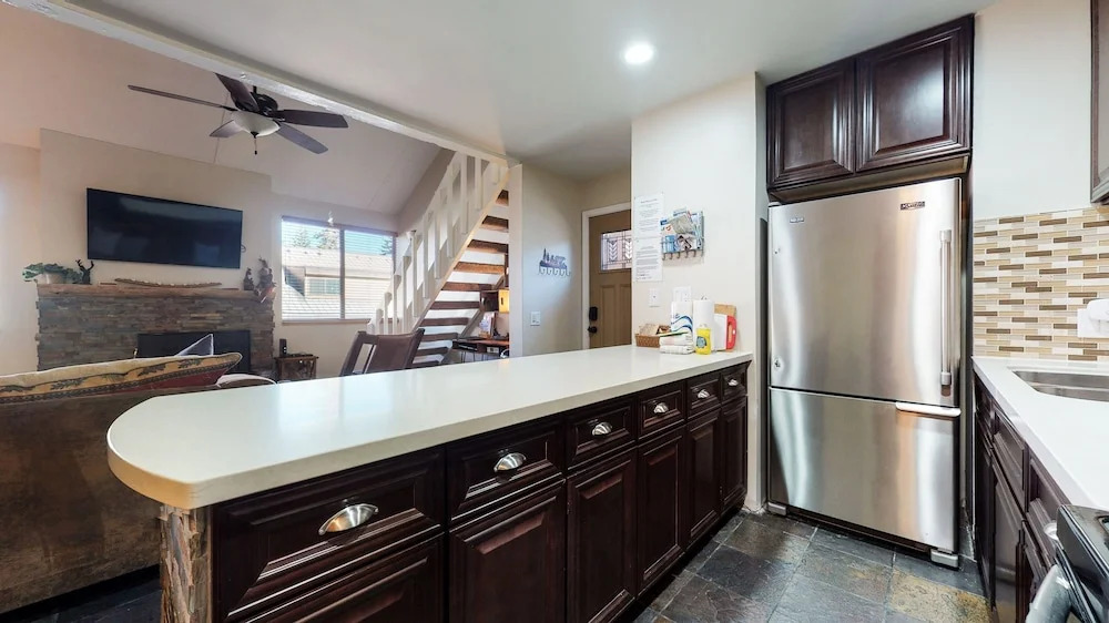 San Sierra 26 Pet-Friendly, Mountain Modern, Walk to The Village by RedAwning