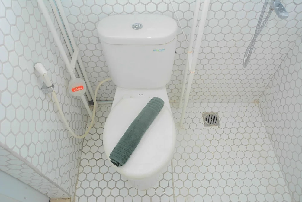 Best Studio Room with Wall Bed Tifolia Apartment