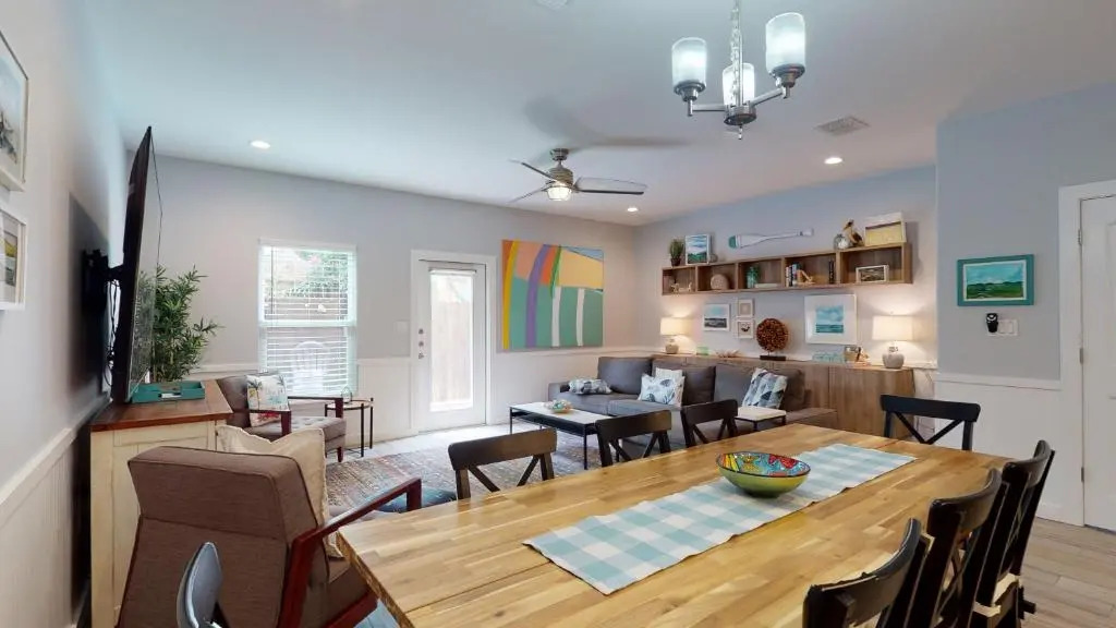 BC507 Beautiful Townhome, Heated Pool with Water Slide, Close to Beach