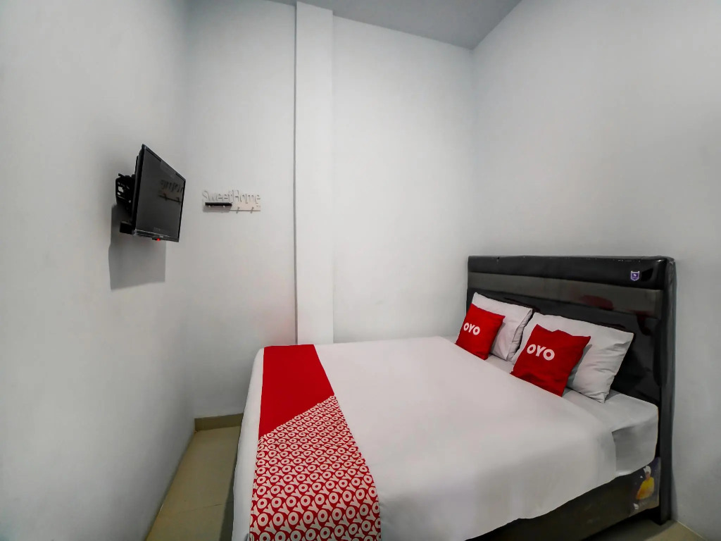 Ada Guest House near RS Methodist Medan RedPartner