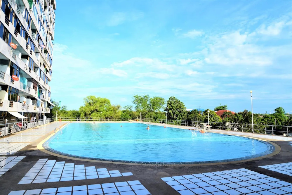 Pattaya Plaza Condotel large studio apartment Sukhumvit