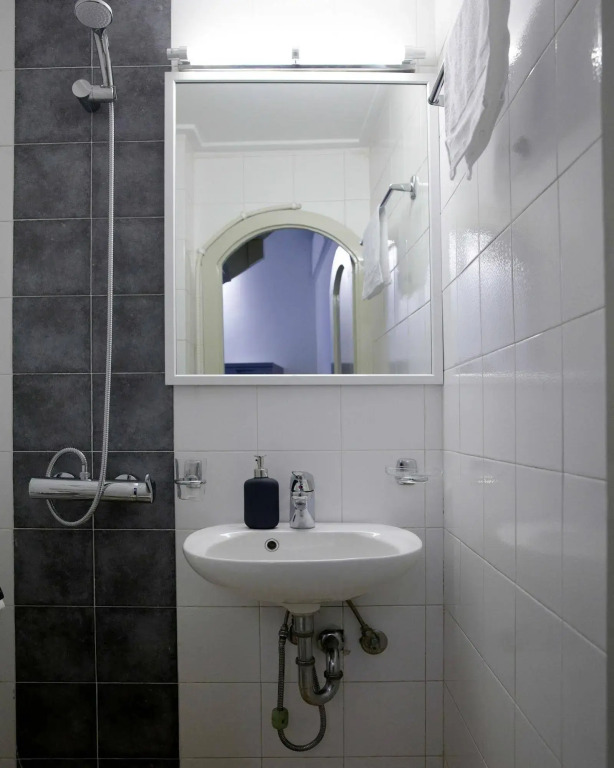 The White House in Plaka by JJ Hospitality