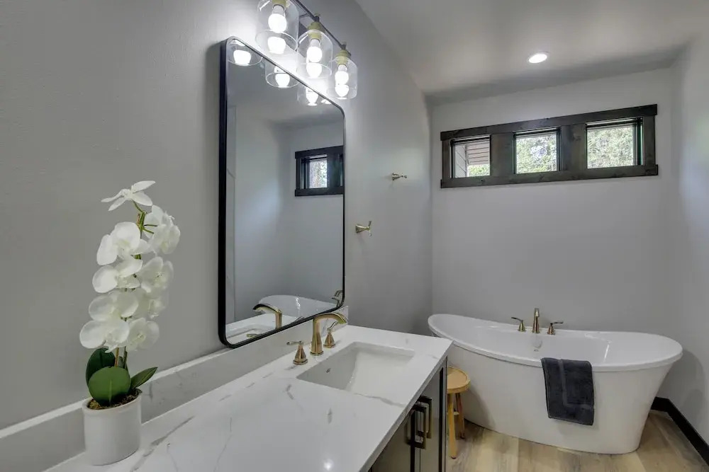 Luxurious Lead Vacation Rental w/ Private Hot Tub!
