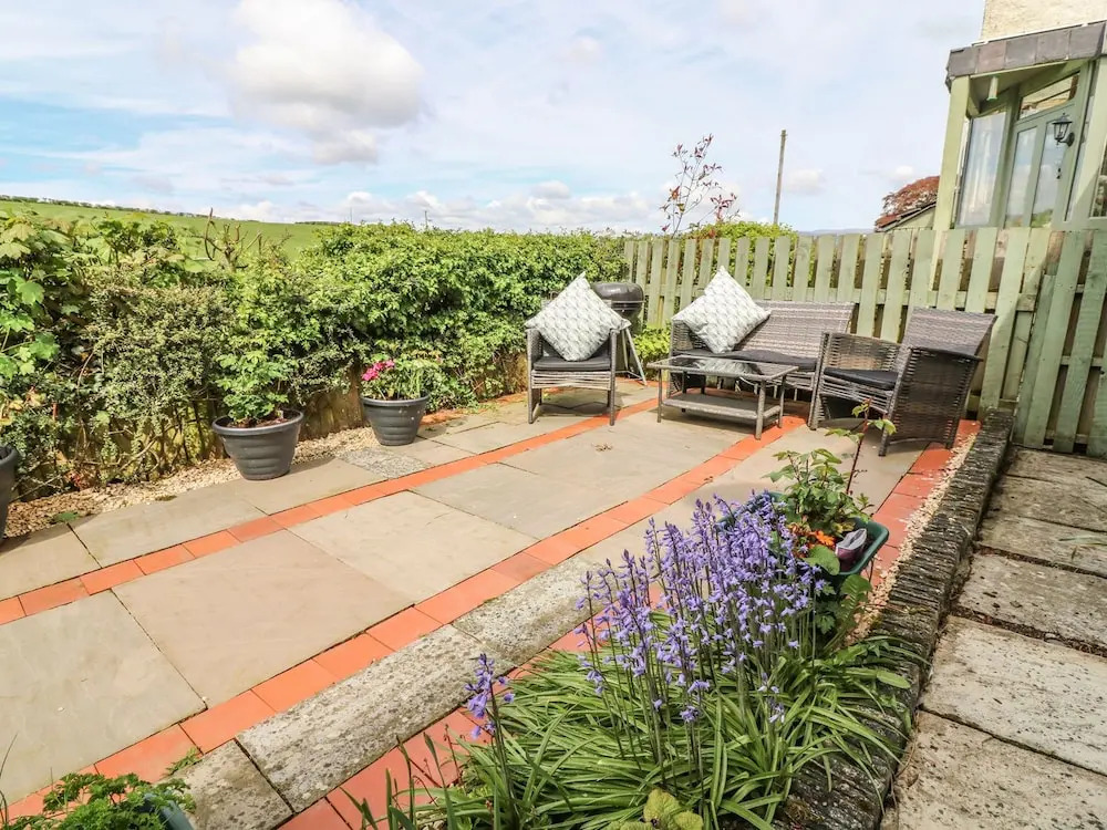 courtyard cottage