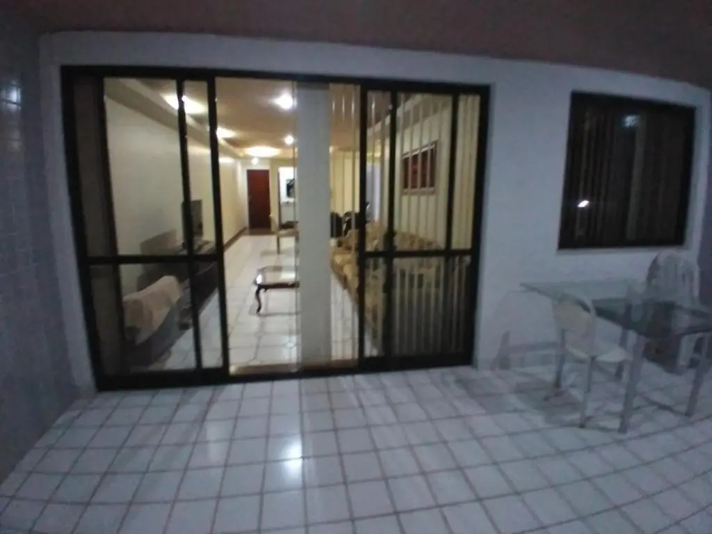BEIRA MAR 3 suítes, lavabo, 2 Vagas Garagem, varandão, Smart TV- MELHOR LOCALIZAÇÃO - WIFI Vivo Fibra