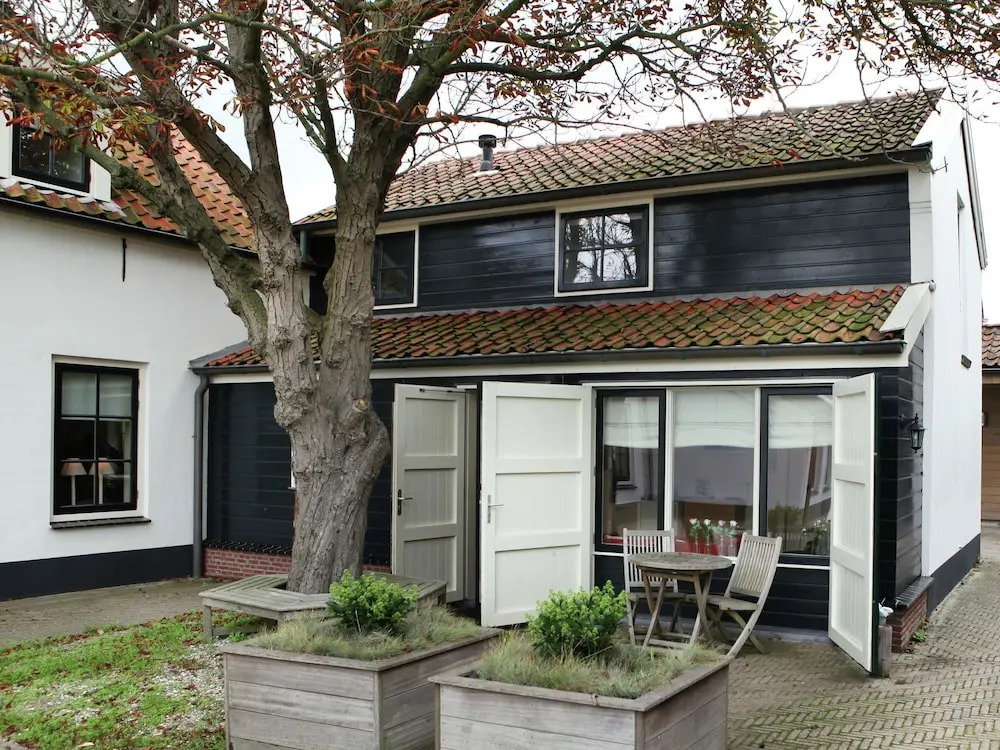 Studio Just a Few Hundred Meters From the Sea