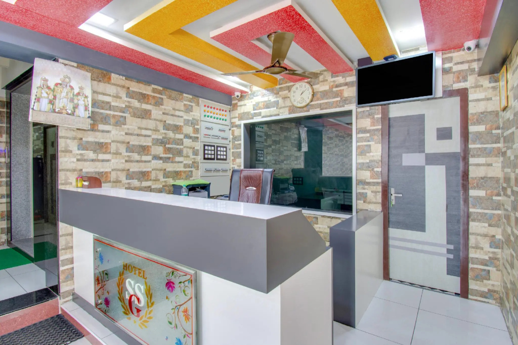 OYO 69992 Sri Sowmya Grand