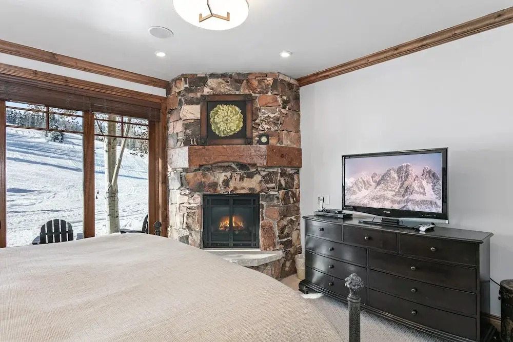 Grand Lodge - 3 Bedroom Deluxe #304 - Ski-in/out 3 Condo