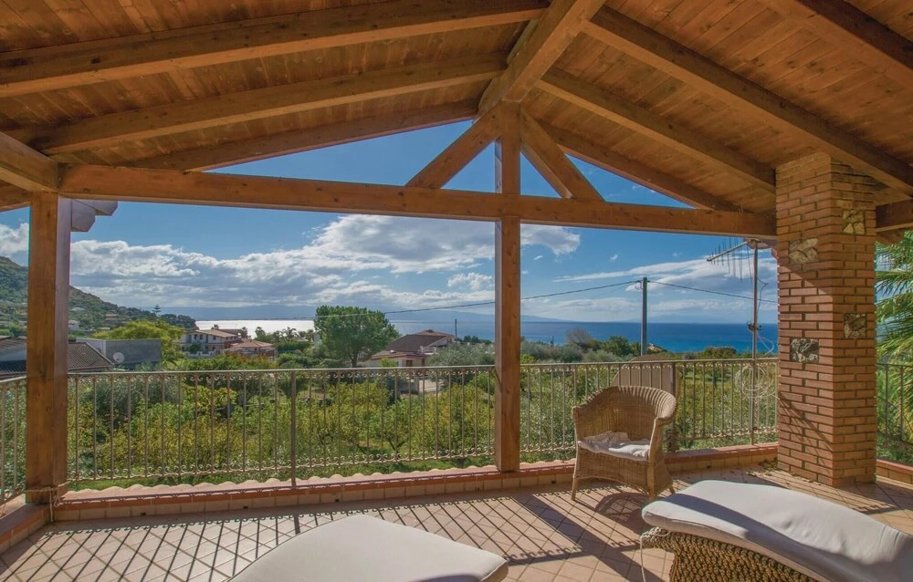 Two-Bedroom Holiday Home In Smaria Di Ricadi -Vv