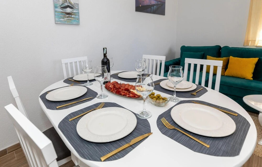 Stunning Apartment in Komarna With Wifi and 3 Bedrooms