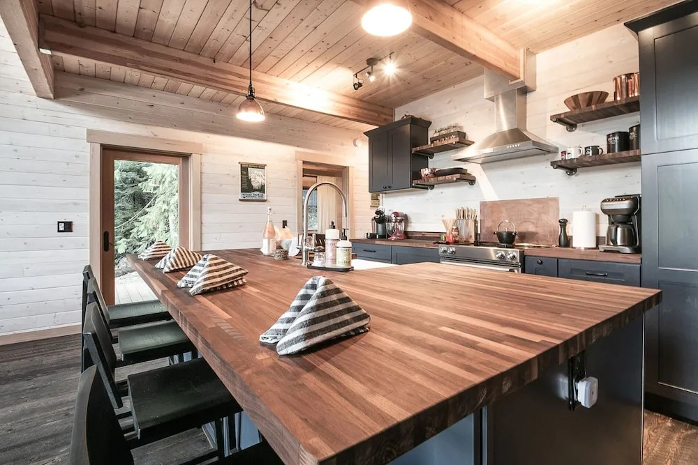 Cedar Brae Chalet Chalet 2 NW Comfy Cabins