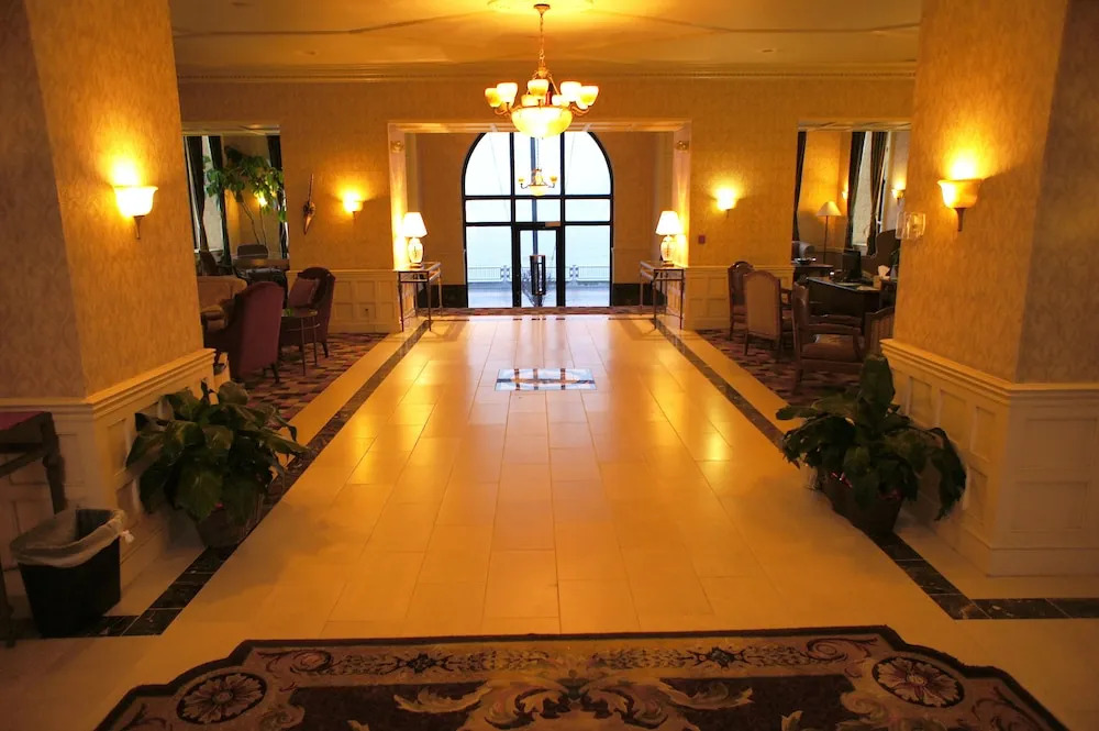 Roberts Riverwalk Hotel Detroit