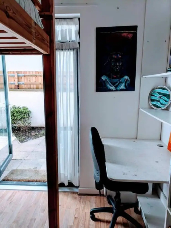 2 Bedroom North Kensington Apartment With Courtyard