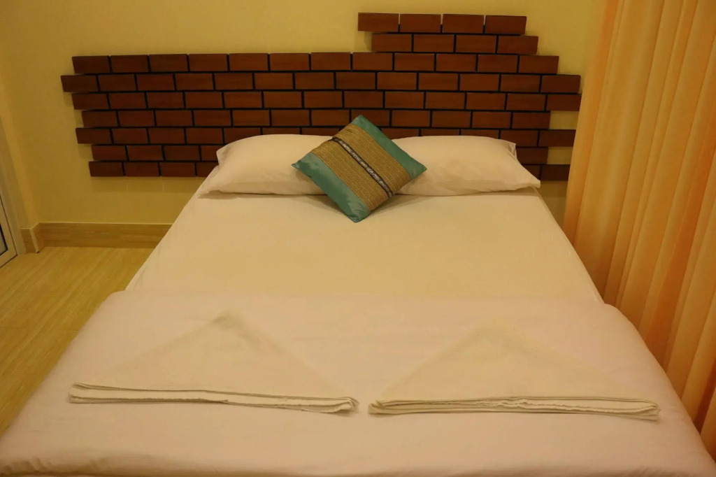 Ras Beach Inn
