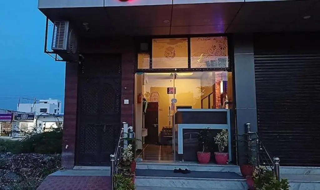 Fabhotel Ambuj