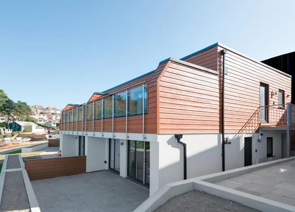 Avocet 2 Luxury Apartment with Pool and Parking