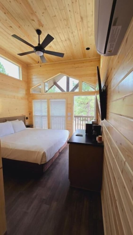 Luxury Cabin with Mountain View 4A