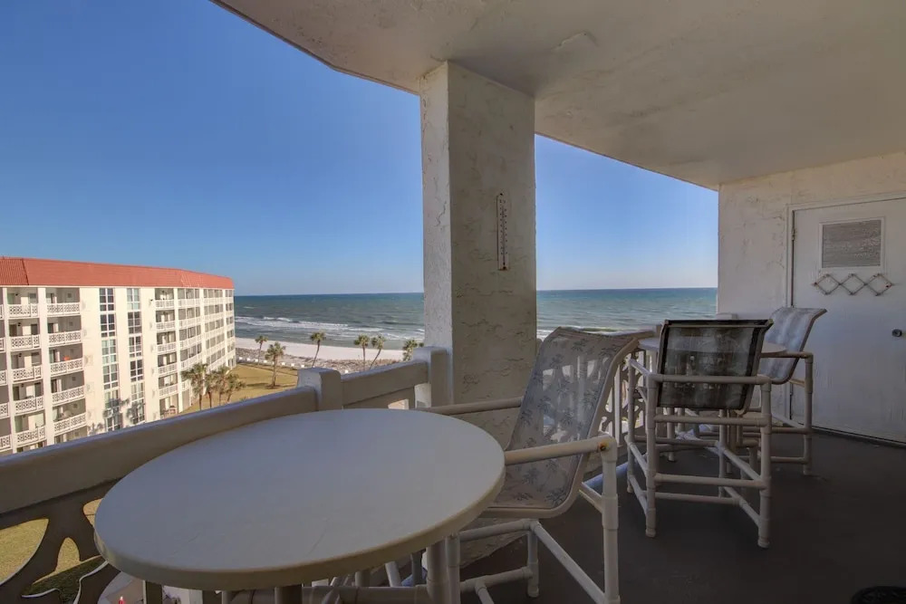464 El Matador 1 Bedroom Condo by RedAwning