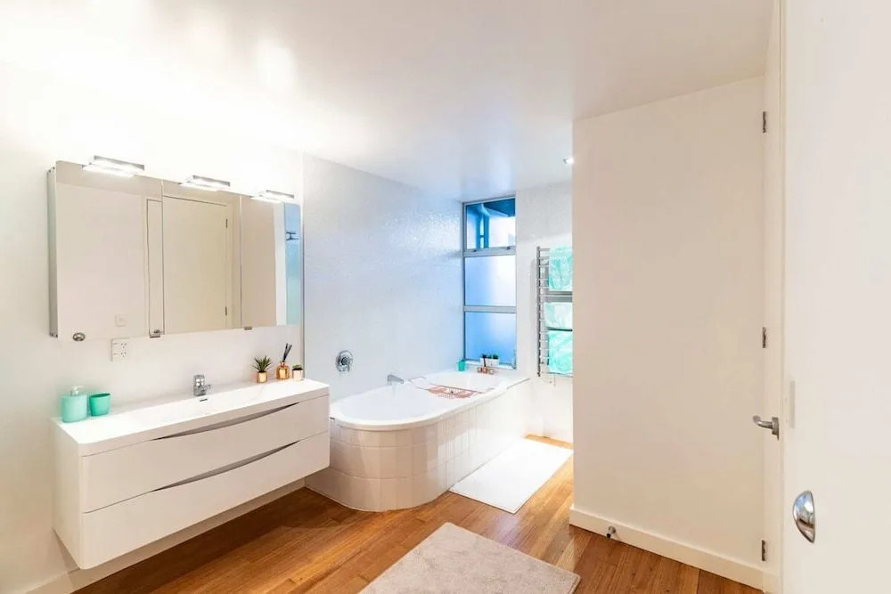 Designer Three Bedroom Home with Harbour Views