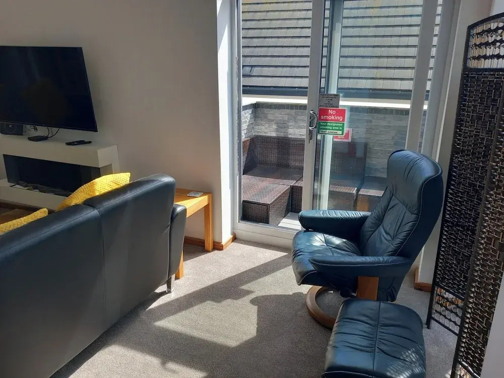 Remarkable Seaside Apartment - Sleeps 4